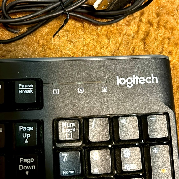 Lightly used Logitech K120 keyboard & mouse - Picture 2 of 5